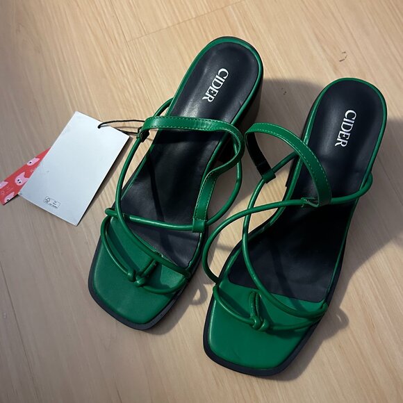 Cross Strap Chunky Heeled Sandals - Picture 5 of 7